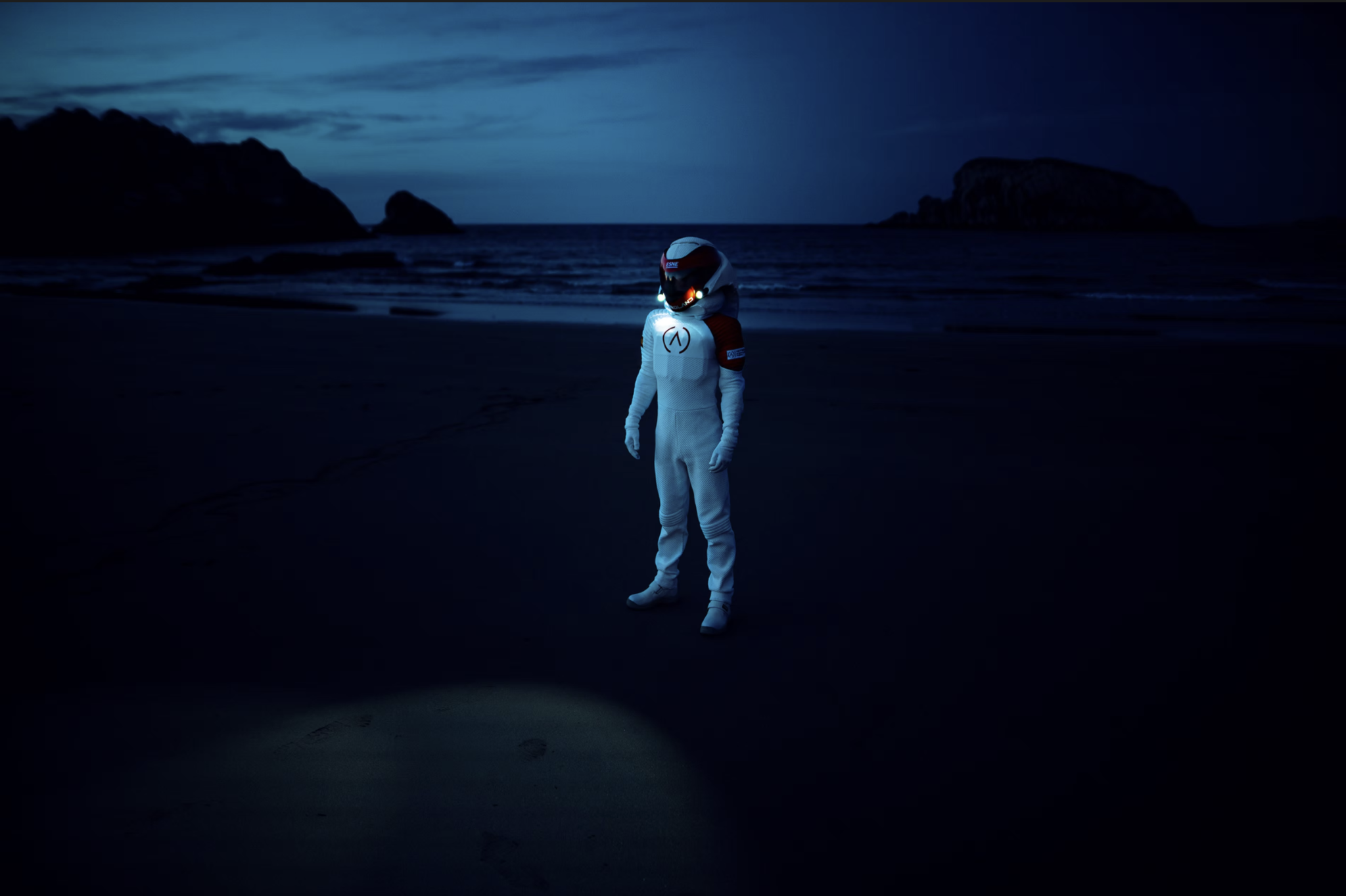 Astrolander en una playa durante la noche